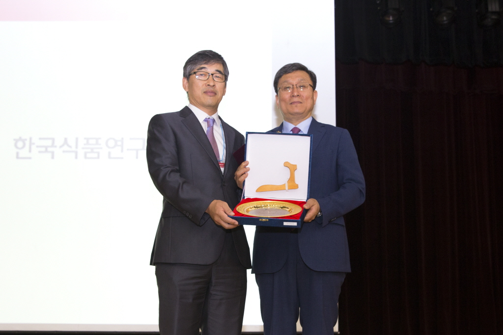 0628 국제학술대회 공로상 수상